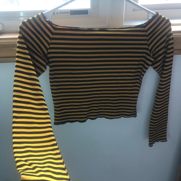Stripped yellow and black off the shoulders long sleeve - Picture 2 of 2